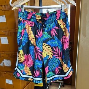 NWT SPARK Vibrant Tropical Leaf Print Shorts Size Small